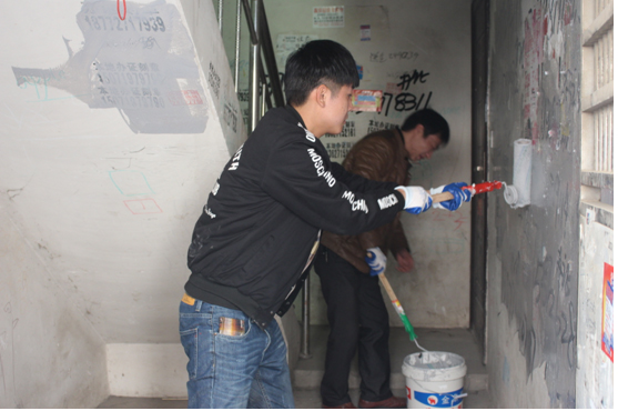 社区同创卫包联单位开展卫生清扫活动共同维护