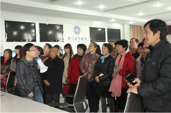  国际气象日，社区组织辖区居民参观市气象局科