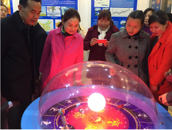  国际气象日，社区组织辖区居民参观市气象局科